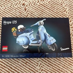 NEW IN BOX UNOPENED LEGO Icons Vespa 125 Scooter Model Set 10298